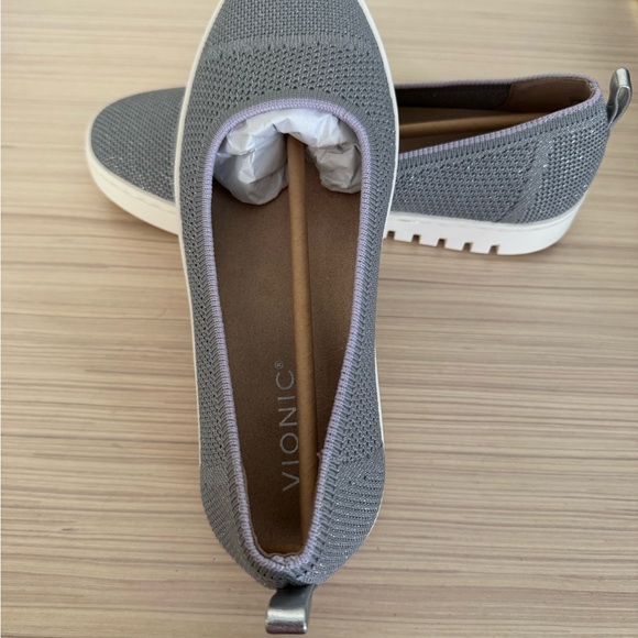 Vionic Uptown Skimmer Flats - new in box, size 7W - Picture 6 of 8